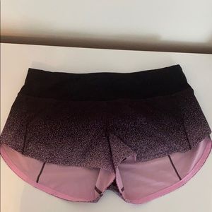 read description! Lululemon speed up shorts 2.5”!
